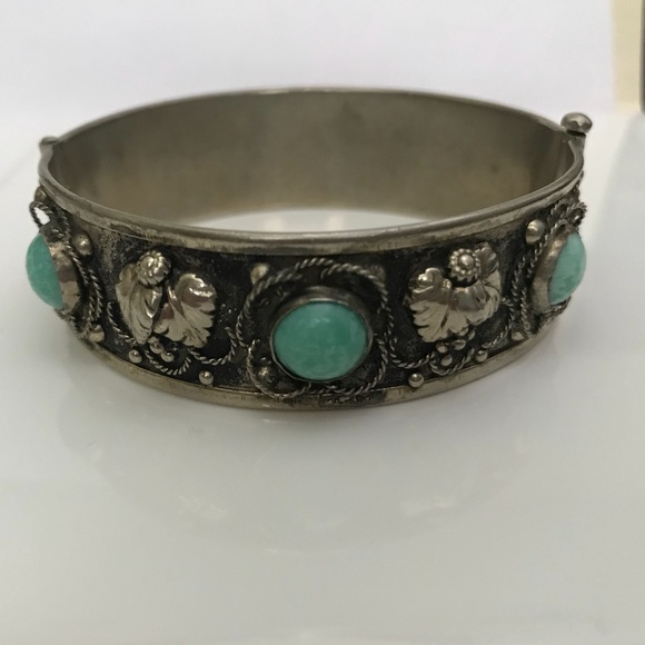❌SOLD❌ Antique Pin Hinged Bangle Bracelet - Picture 4 of 8